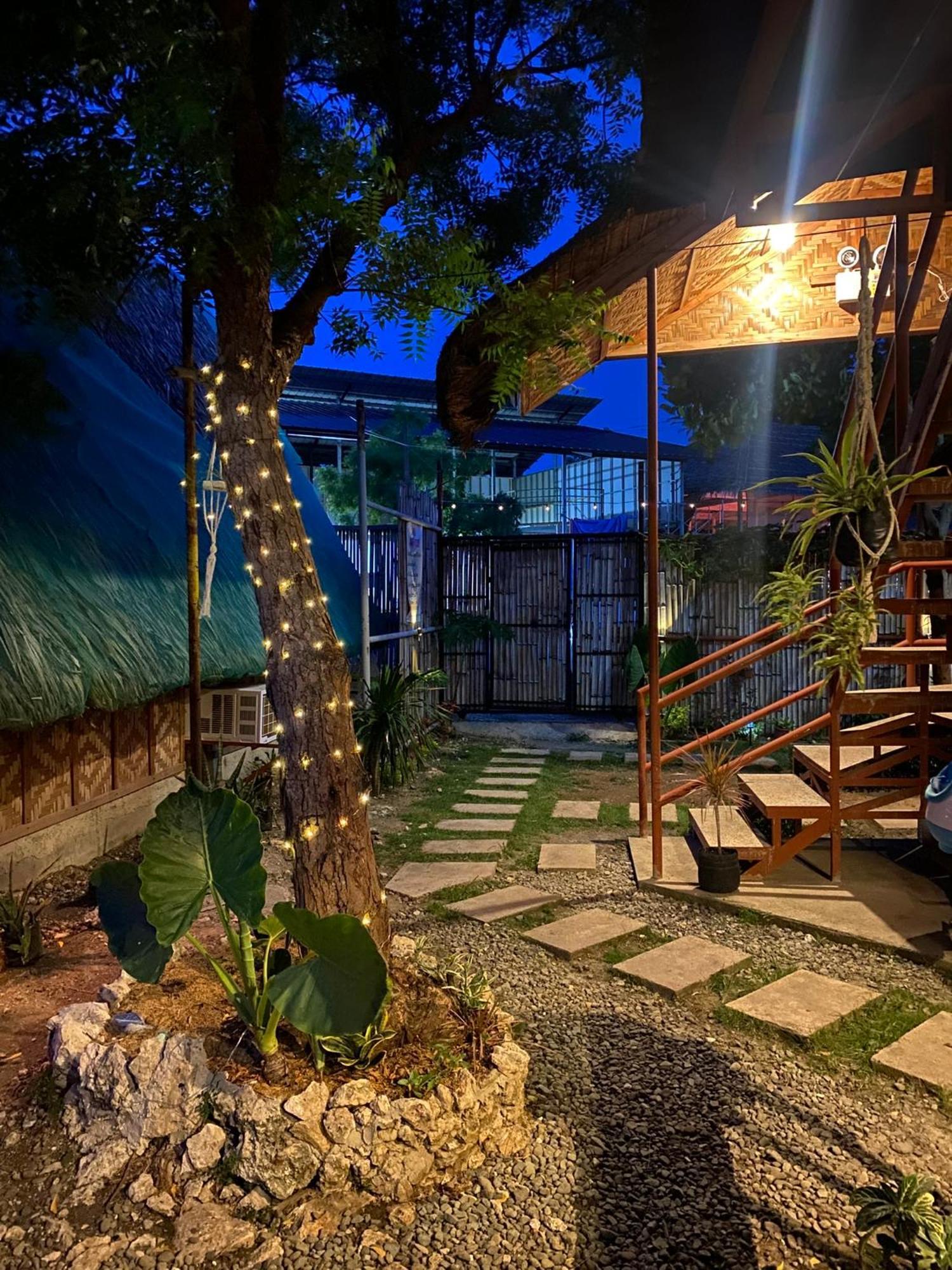 Moalboal Panagsama Beach Topbudz Hostel Exteriör bild